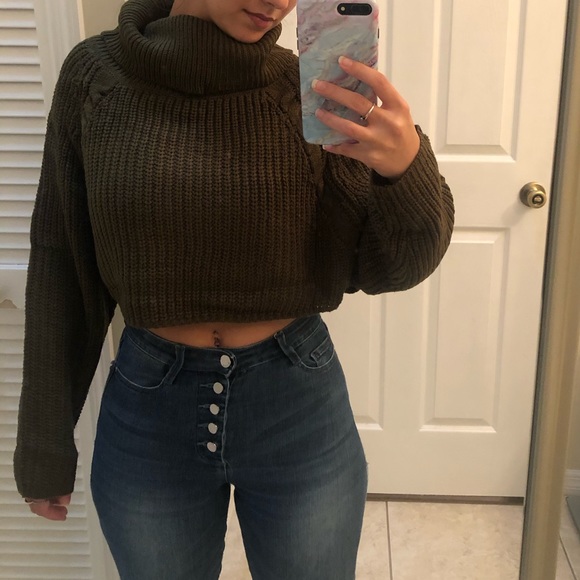 🆕 Olive Cropped Sweater - Picture 3 of 5